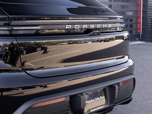 New 2026 Porsche Macan 4 Electric image 12