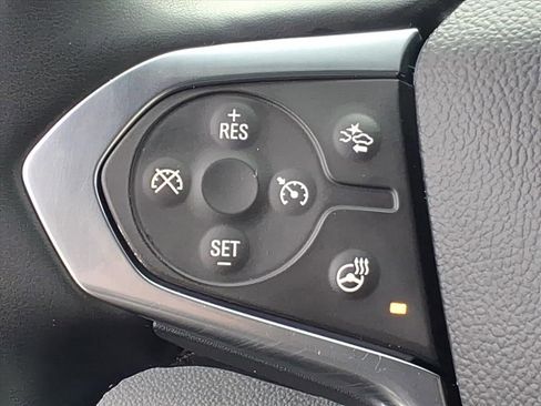 Used 2023 Chevrolet Traverse LT image 12