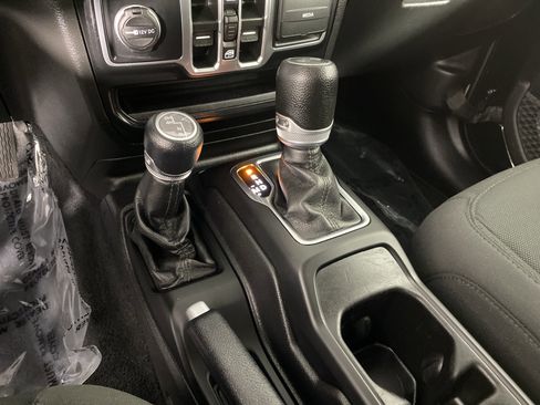 Used 2022 Jeep Wrangler Unlimited Sport image 28