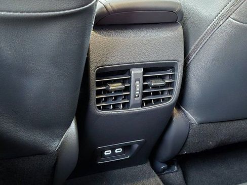 Used 2025 Toyota Corolla Cross XLE w/ Convenience Package image 16