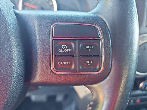 Used 2013 Jeep Wrangler Unlimited Sahara w/ Dual Top Group AWD/4WD image 18