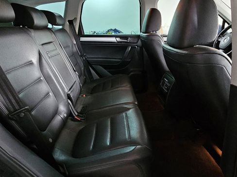 Used 2011 Volkswagen Touareg Sport AWD/4WD image 17
