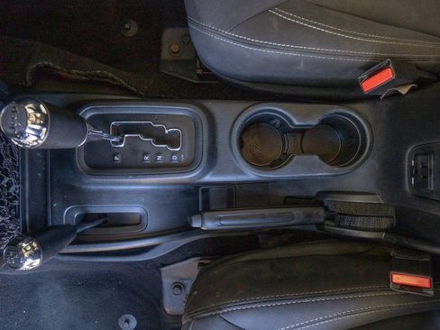 Used 2018 Jeep Wrangler Unlimited Sahara w/ Max Tow Package image 10