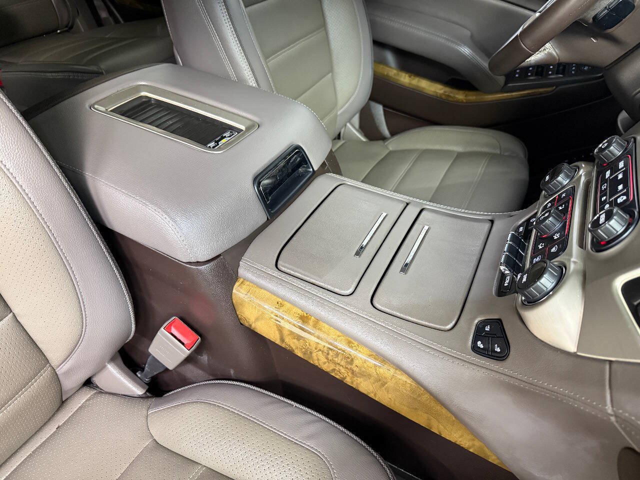 Used 2016 GMC Yukon Denali w/ Open Road Package AWD/4WD image 39