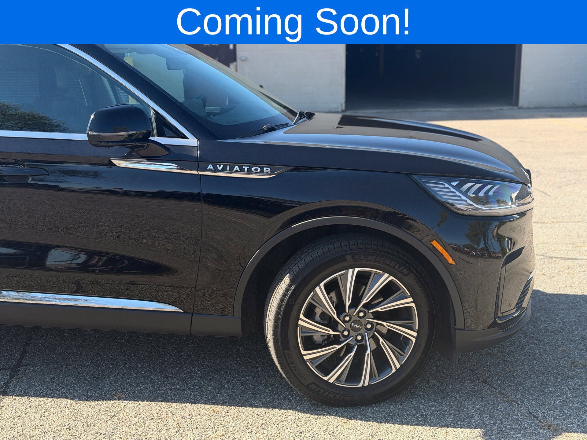 Used 2026 Lincoln Aviator AWD image 2
