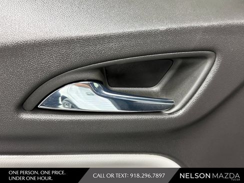 Used 2023 Chevrolet Equinox LS w/ LS Convenience Package FWD image 34