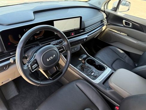 Used 2025 Kia Carnival LXS image 10