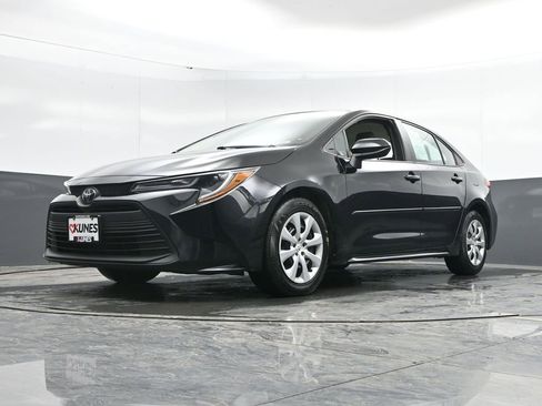 Used 2024 Toyota Corolla LE image 47