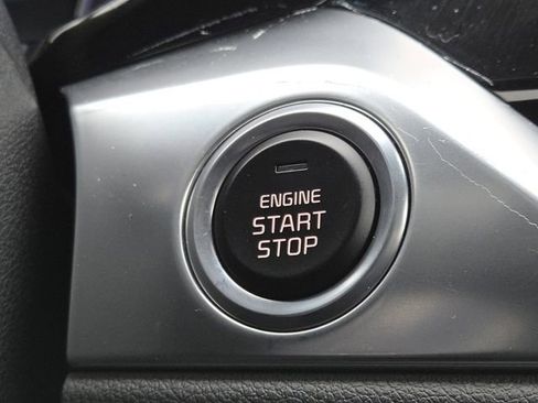 Used 2020 Kia Niro LXS FWD image 12