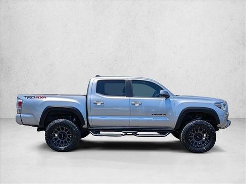 Used 2022 Toyota Tacoma TRD Off-Road w/ TRD Premium Off Road Package AWD/4WD image 4
