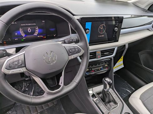 New 2026 Volkswagen Taos SE image 15