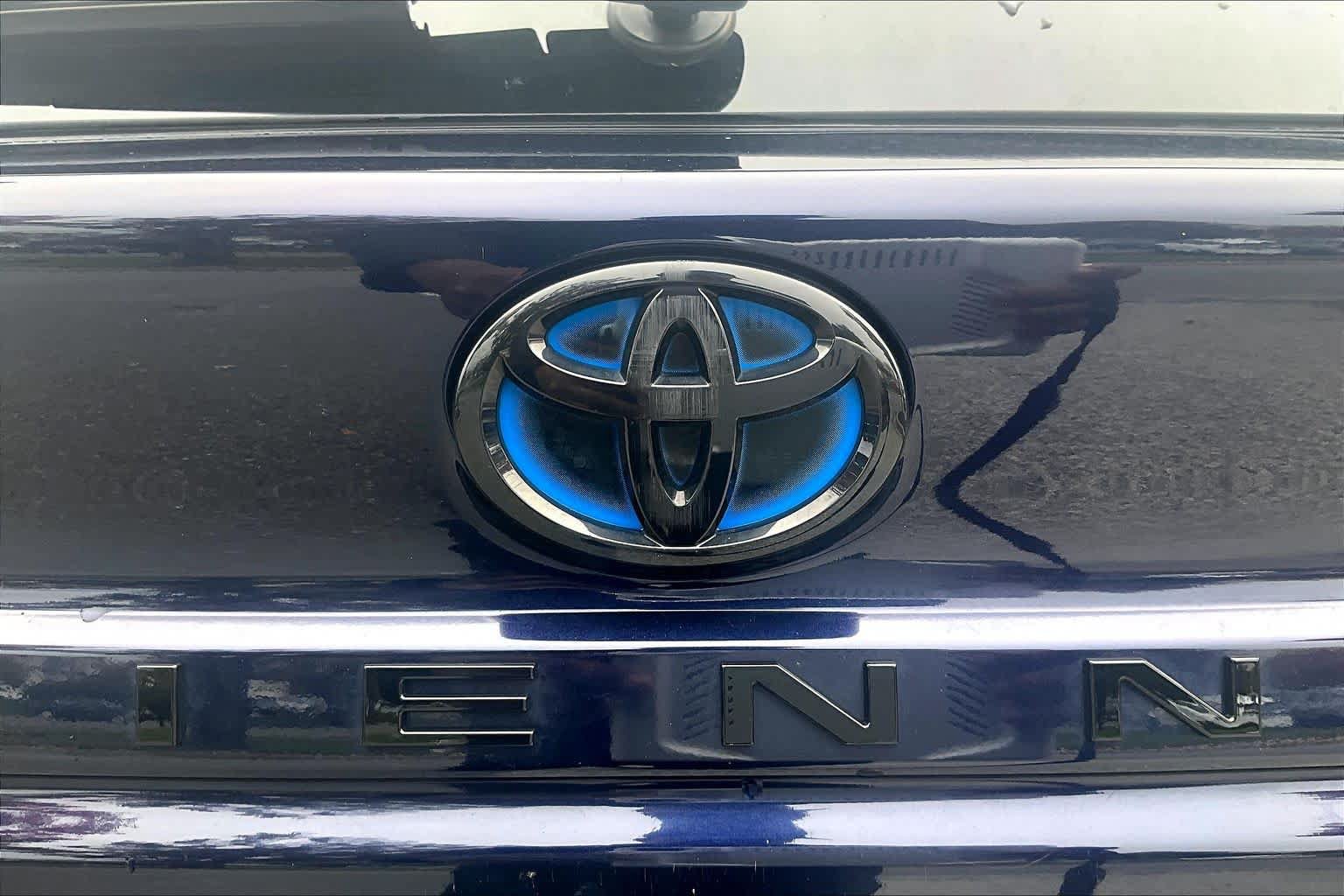 Used 2025 Toyota Sienna XSE w/ XSE Plus Package AWD/4WD image 31