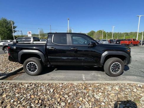 Used 2024 Toyota Tacoma TRD Off-Road AWD/4WD image 5