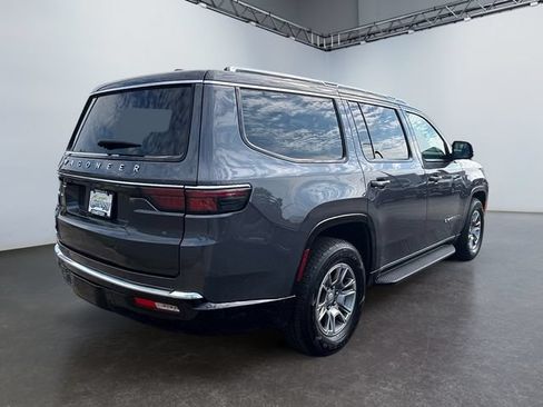 Used 2023 Jeep Wagoneer 4WD image 5