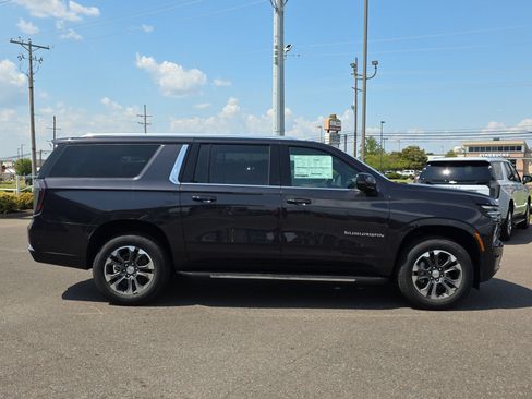 New 2026 Chevrolet Suburban LT w/ Advanced Technology Package AWD/4WD image 6