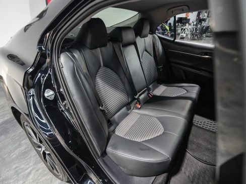Used 2022 Toyota Camry SE image 5