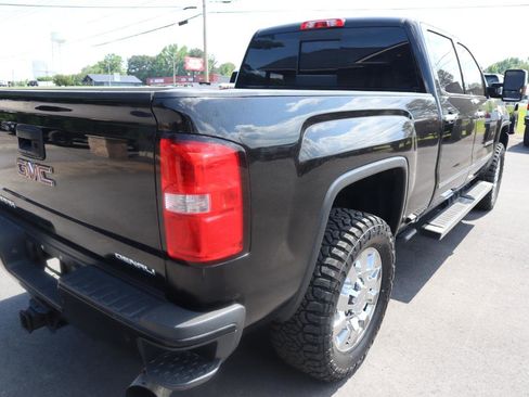 Used 2018 GMC Sierra 2500 Denali w/ Duramax Plus Package AWD/4WD image 5