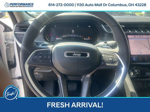 Used 2024 Jeep Grand Cherokee Limited w/ Black Appearance Package AWD/4WD image 18