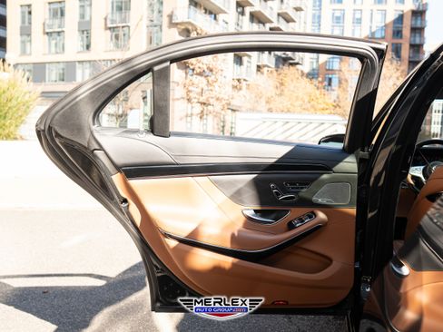 Used 2019 Mercedes-Benz S 560 4MATIC Sedan w/ Premium Package image 47