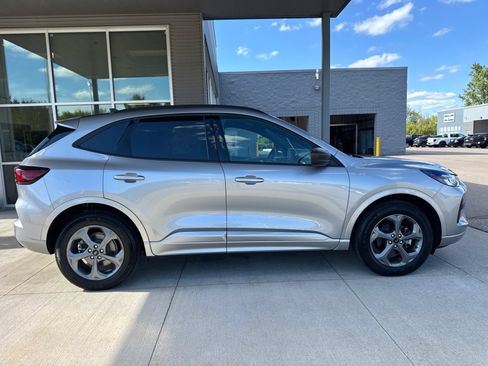 Certified 2023 Ford Escape ST-Line w/ Tech Pack #1 AWD/4WD image 9