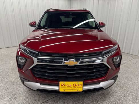Used 2025 Chevrolet TrailBlazer LT FWD image 2
