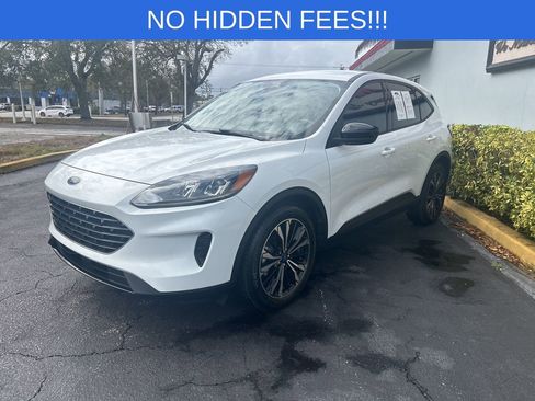 Used 2022 Ford Escape SE w/ SE Sport Appearance Package image 4