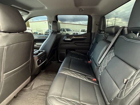 Used 2024 GMC Sierra 1500 Elevation image 17