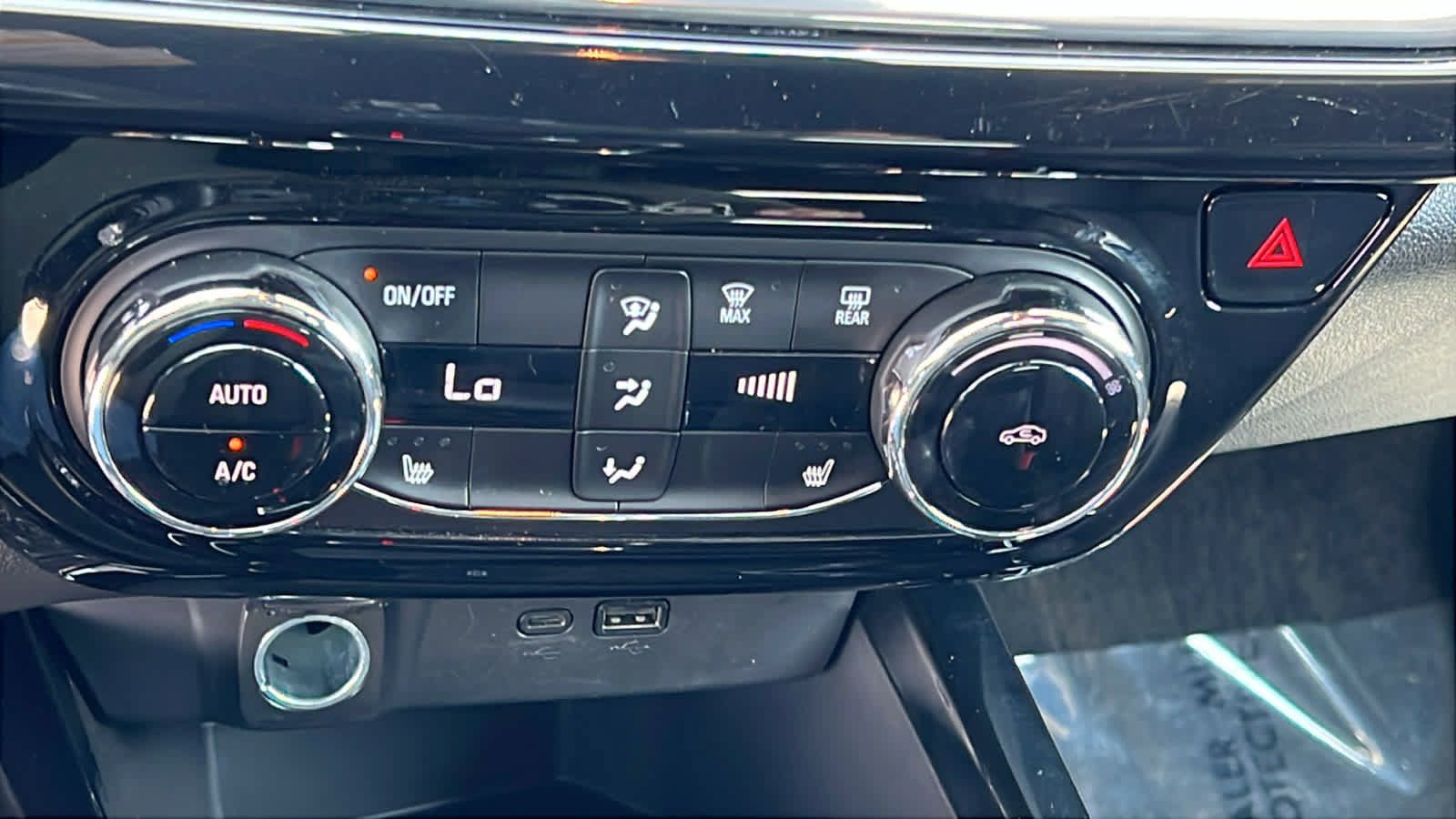 Used 2025 Chevrolet Trax RS w/ Driver Confidence Package FWD image 14
