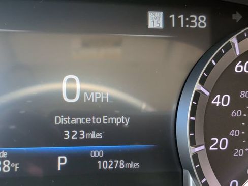 Used 2025 Toyota Highlander XLE FWD image 22