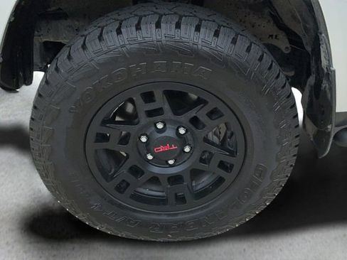 Used 2022 Toyota 4Runner SR5 Premium w/ Moonroof Package AWD/4WD image 9