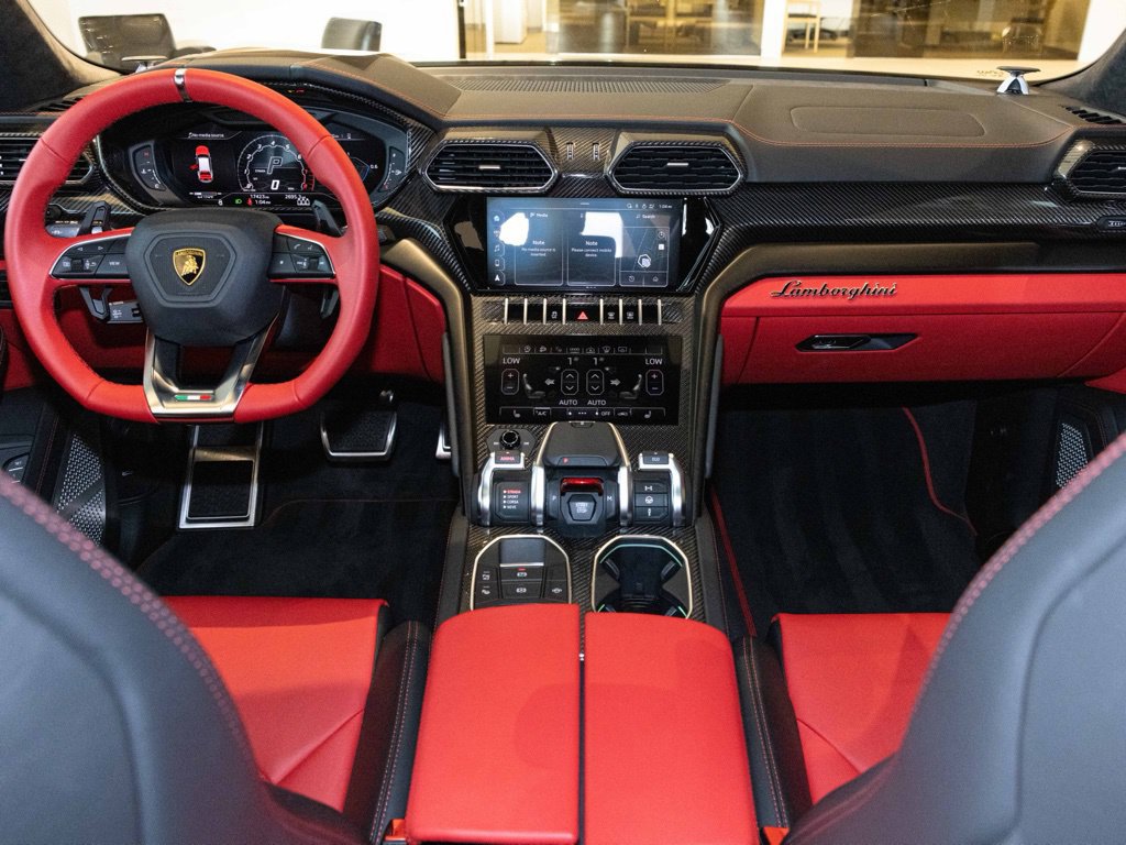 Used 2022 Lamborghini Urus AWD/4WD image 40