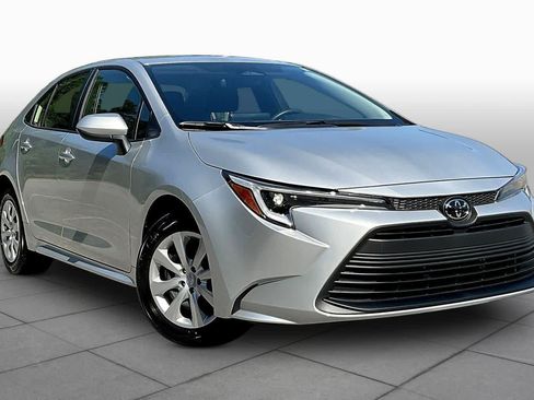 Used 2026 Toyota Corolla LE FWD image 3