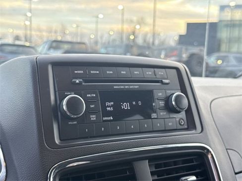 Used 2016 Dodge Grand Caravan SXT image 16