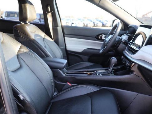 Used 2025 Jeep Compass Limited image 15