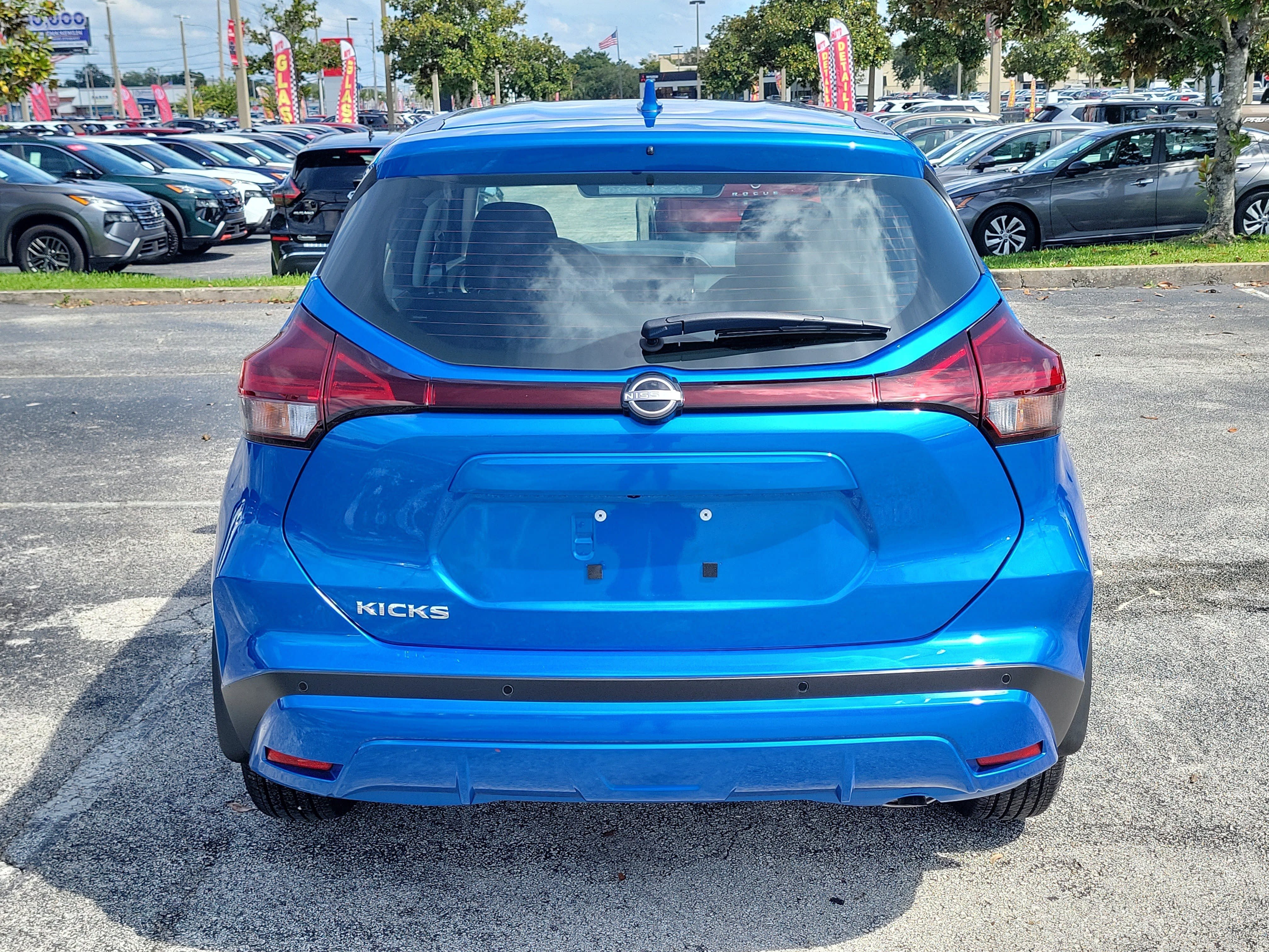 Certified 2025 Nissan Kicks Play S FWD image 6