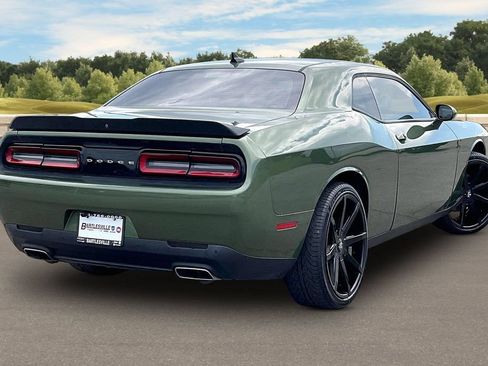 Used 2018 Dodge Challenger SXT Plus RWD image 8