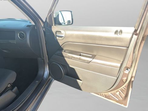 Used 2015 Jeep Patriot Latitude image 13