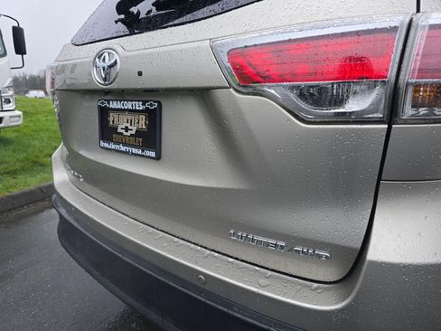 Used 2016 Toyota Highlander Limited image 10
