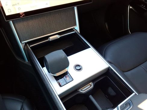 Certified 2025 Land Rover Range Rover SE image 13