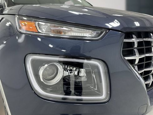 Certified 2024 Hyundai Venue Limited FWD image 12