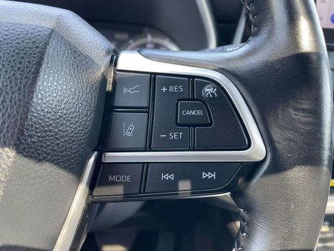 Used 2023 Toyota Highlander XLE AWD/4WD image 36
