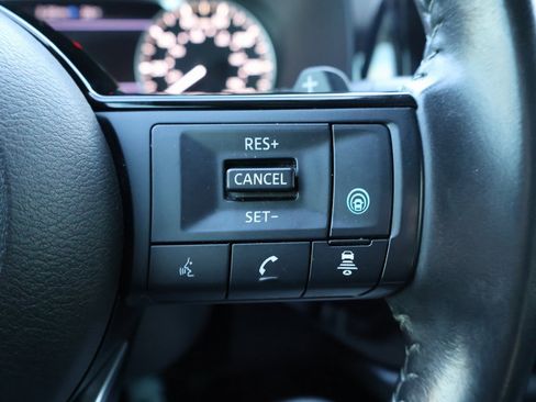 Used 2022 Nissan Pathfinder SV image 17