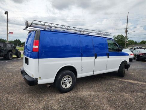 Used 2019 Chevrolet Express 2500 w/ Driver Convenience Package RWD image 4