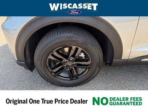 Certified 2022 Ford Explorer XLT w/ Equipment Group 202A image 26