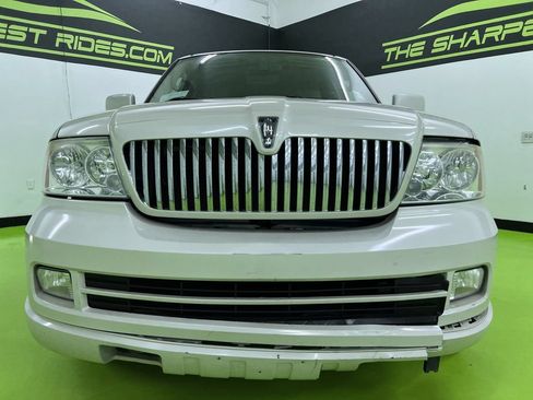 Used 2006 Lincoln Navigator Luxury AWD/4WD image 3