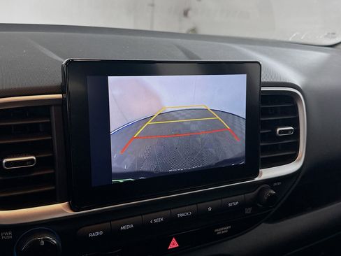 Used 2025 Hyundai Venue SEL image 22