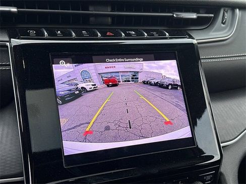 Certified 2023 Jeep Grand Cherokee Laredo w/ Luxury Tech Group I image 22