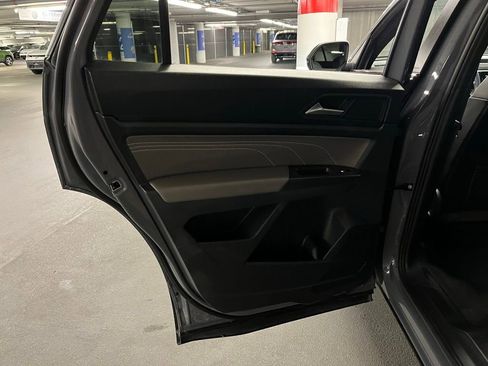 Certified 2022 Volkswagen Atlas Cross Sport SE image 20