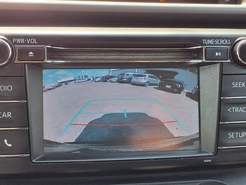 Used 2018 Toyota RAV4 LE FWD image 29