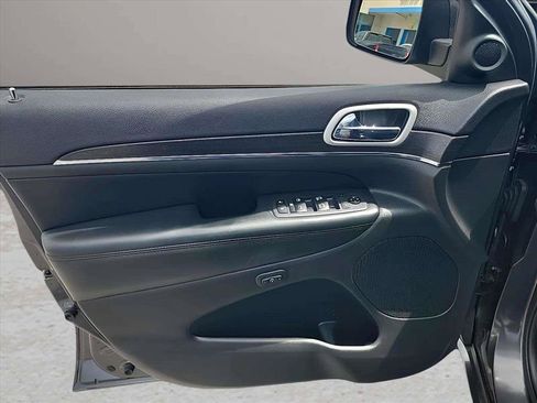 Used 2018 Jeep Grand Cherokee Limited AWD/4WD image 17